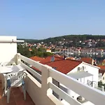With A Parking Space Jelsa, Hvar - 8746 Apartamento Jelsa (Hvar)