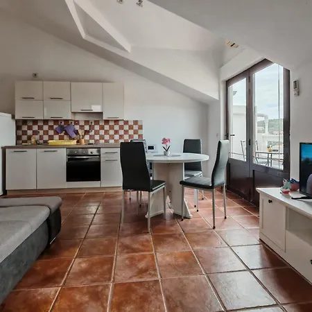 Apartamento With A Parking Space Jelsa, Hvar - 8746 *